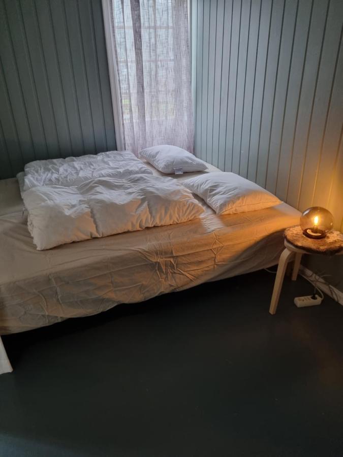 Stor Leilighet Med 4 Senger Sentralt I Forde Eksteriør bilde