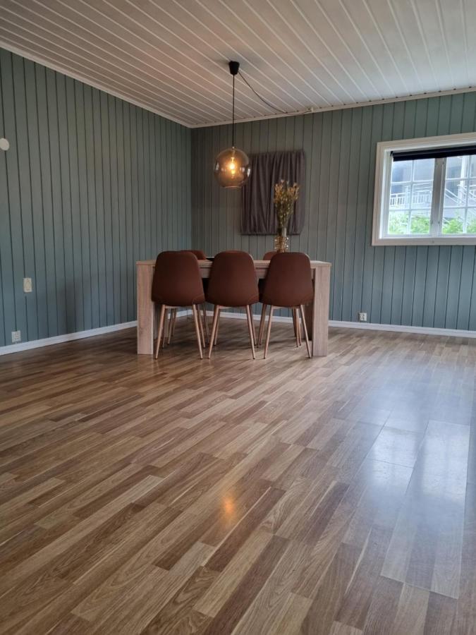 Stor Leilighet Med 4 Senger Sentralt I Forde Eksteriør bilde